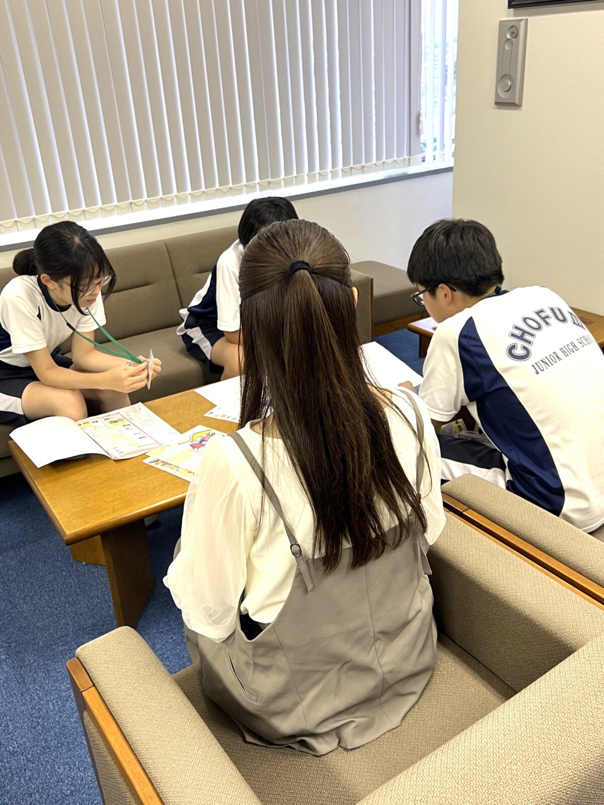 2025年東京都職場体験の様子。編集者の仕事風景。